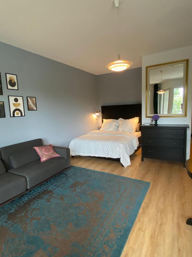 Beautiful With Balcony Apartment Berlin